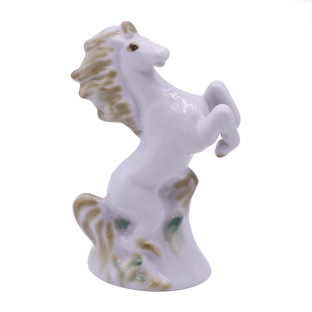 Porcelanowa figura przedstawiająca konia z Fabryki Porcelany w ZHK Połonne zdjęcie 1