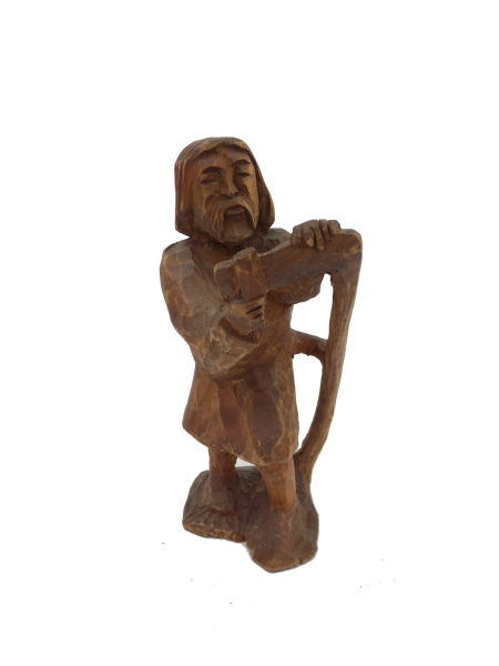 Wieśniak  ostrzący kosę Z. K. rzeźba drewniana zdjęcie 1