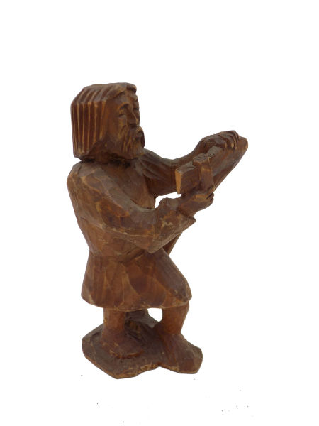 Wieśniak  ostrzący kosę Z. K. rzeźba drewniana zdjęcie 2