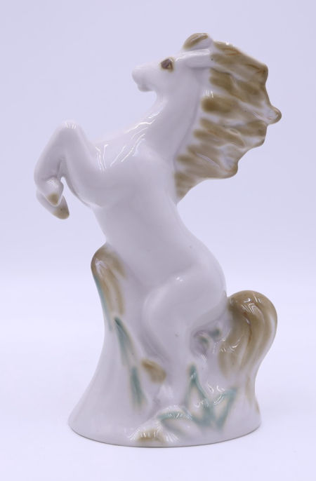 Porcelanowa figura przedstawiająca konia z Fabryki Porcelany w ZHK Połonne zdjęcie 2
