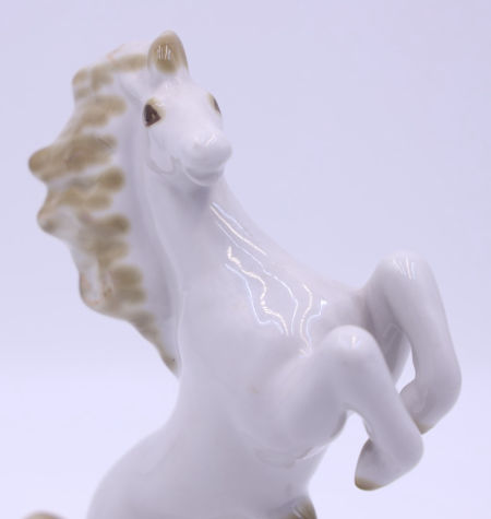 Porcelanowa figura przedstawiająca konia z Fabryki Porcelany w ZHK Połonne zdjęcie 4